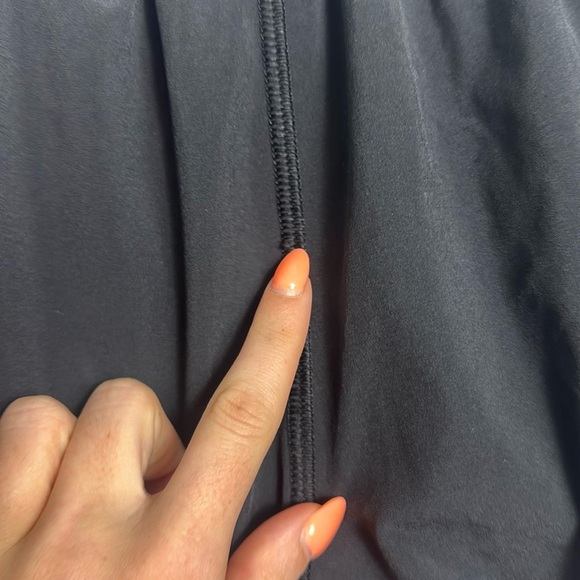 Lululemon Hotty Hot Short II Long 4" Black Size 6 Tall - Picture 7 of 13